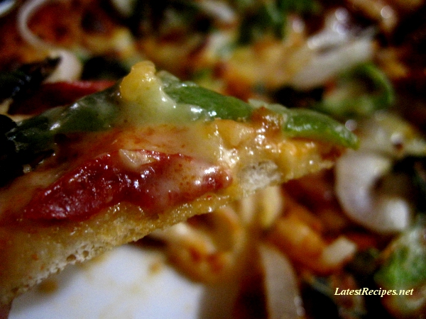 pizza_thin_crust_homemade pizza_thin_crust_homemade