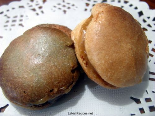 The Daring Bakers’ October Challenge: FRENCH MACARONS