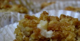 Apple Cheesecake Streusel Bars