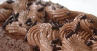 Daring Bakers: Chocolate Pavlova with Chocolate Mascarpone Mousse