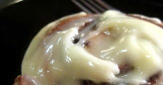 Cinnamon Rolls with Cream Cheese Topping