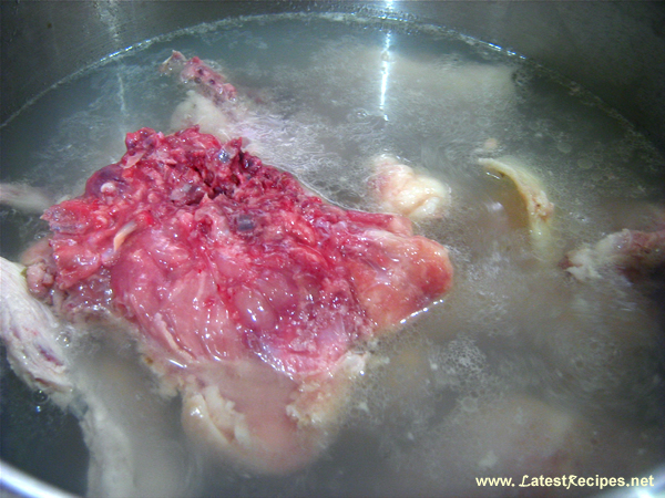 pho_ga_parboiling_chicken