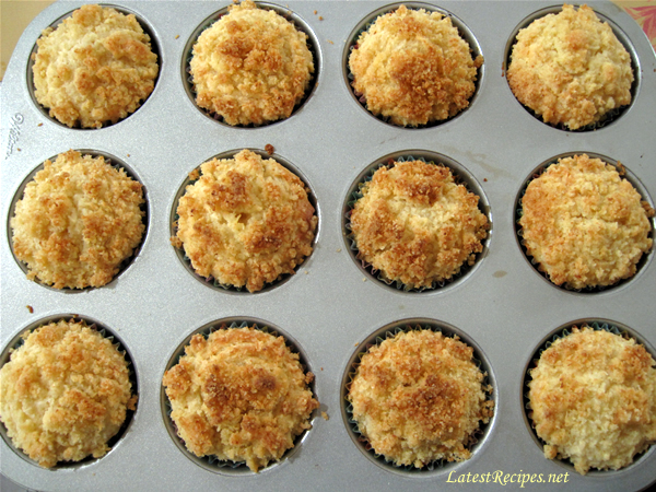 coconut_pinapple_streusel_muffins