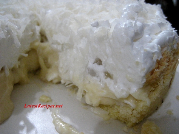 coconut_cream_pie_with_meringue_frosting