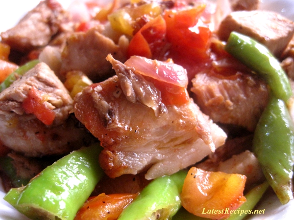 grilled_pork_with_tomato_and_green-_chillies