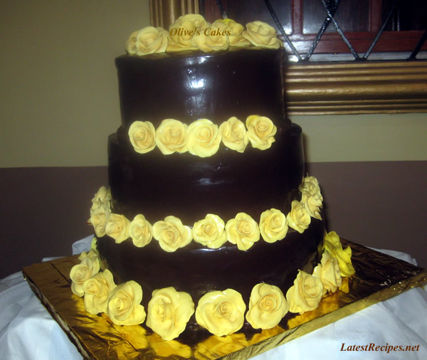 3-tiered-chocolate-cakebyolive