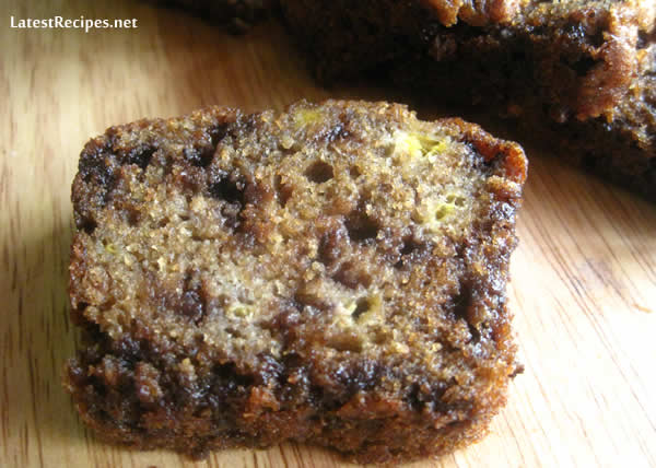 banana_loaf_cake_with_loads_of_mini_chocolate_chips
