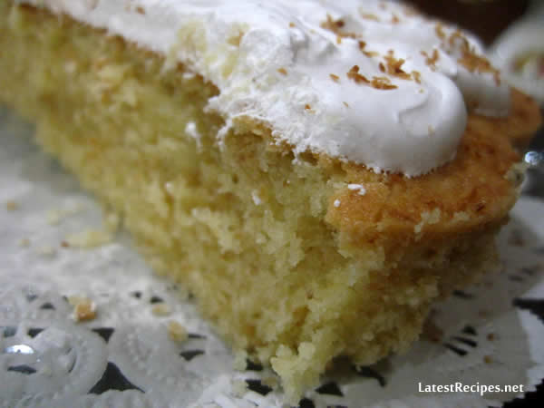 simple_coconut_cake_with_seven_minute_frosting