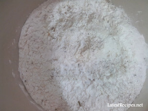 combine flour, herbs
